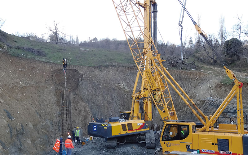 XCMG Crawler crane and rotary ...