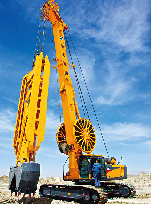 Diaphragm wall grab working in...