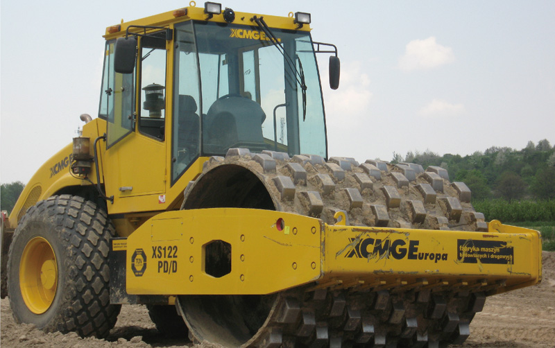 XCMG Roller compacting highway...