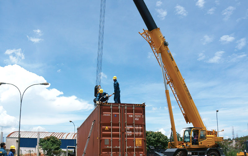 XCMG Rough-terrain Crane works...