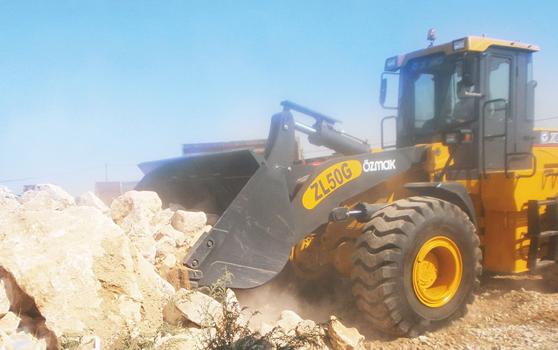 XCMG loaders construct at a qu...