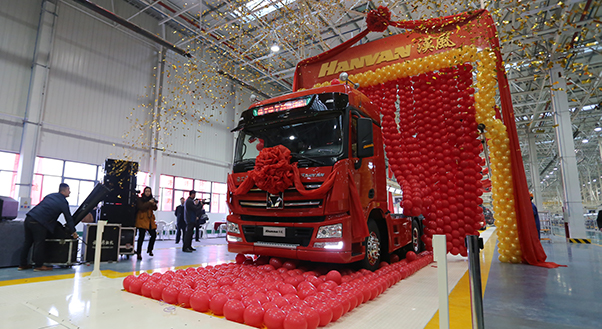 Новая производственная база XCMG запущена в производство, и с линии производства сошел первый тяжелый грузовик Hanfeng.