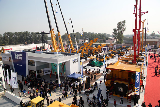 Hordes of visitors at exhibiting area of XCMG