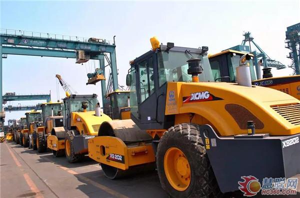 徐工中铁委内瑞拉铁路工程建设项目设备正在进行紧张的装运